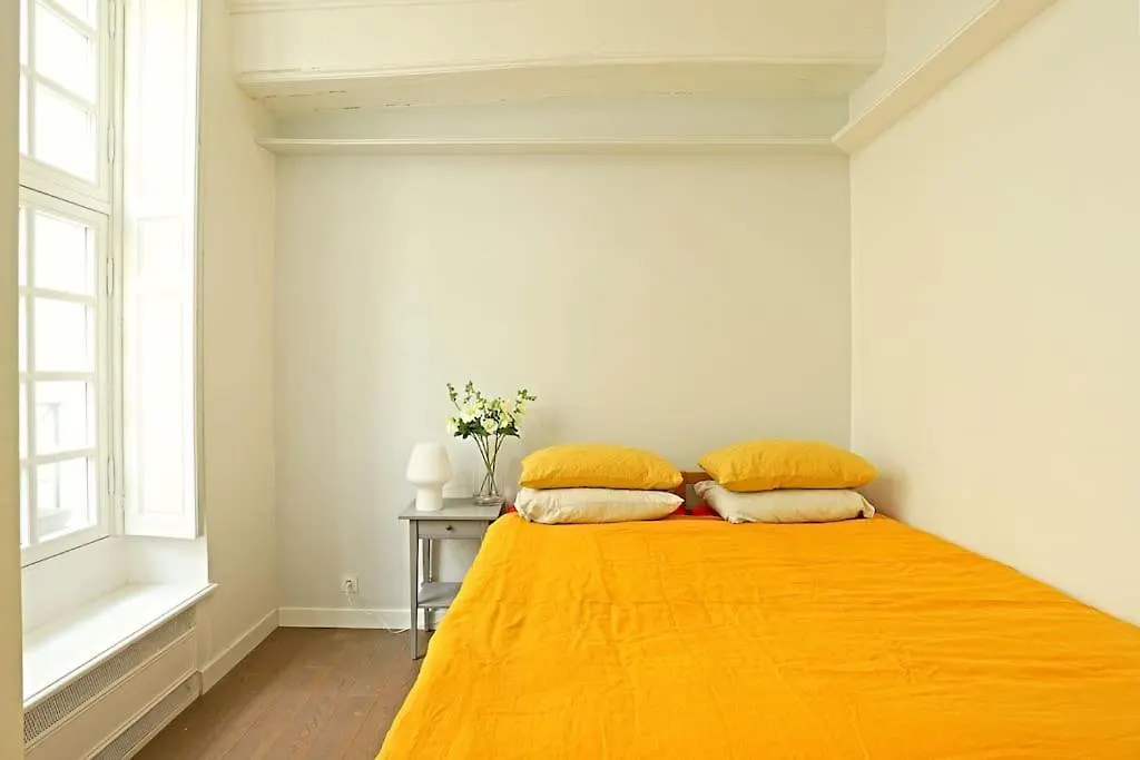 Luxurious Apartment In Le Marais contacts