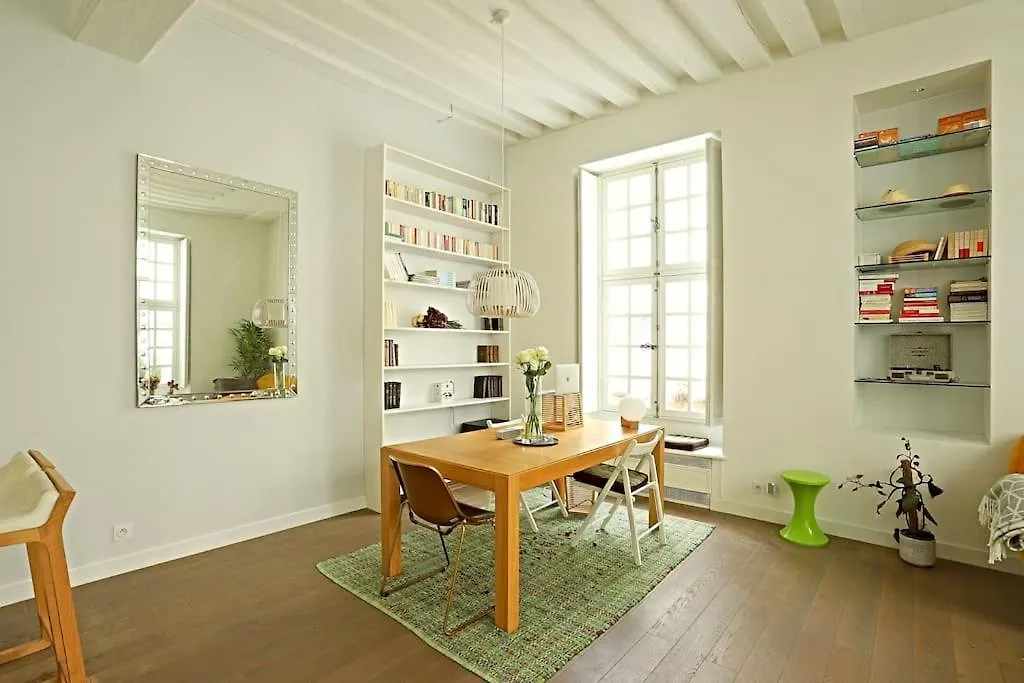 Luxurious Apartment In Le Marais Paris